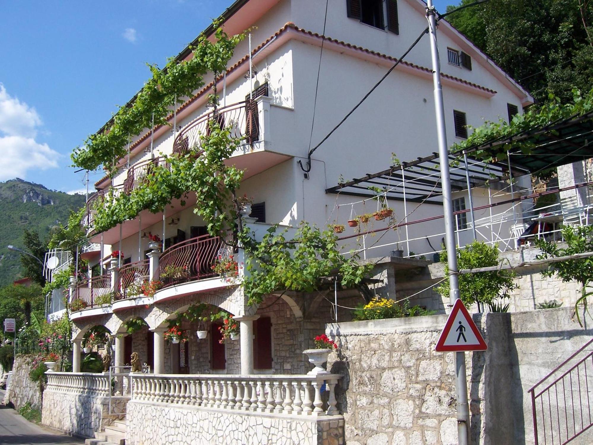 Apartments And Rooms Deskovic Mošćenička Draga Екстериор снимка